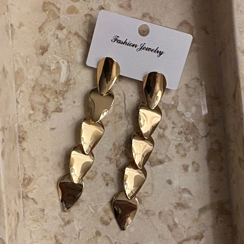 NWT Gold Fashion Drop Earrings